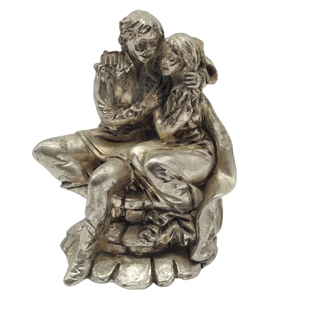 PAREJA ENAMORADA SENTADOS 12cm de PLATINA